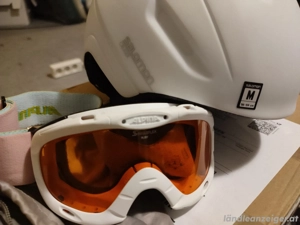 Skihelm und Brille Bild 2