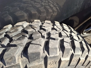 Land Rover Defender, Offroadreifen  Bild 2