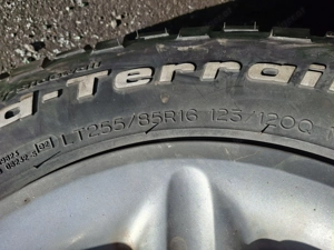 Land Rover Defender, Offroadreifen  Bild 4