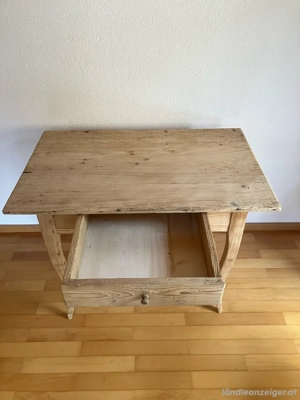 Verkaufe hergerichteten Tisch mit Orginal Thonet Stuhl Bild 2