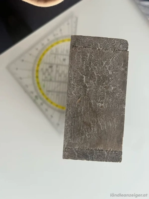 kleine zweigeteilte Box aus Holz Bild 3