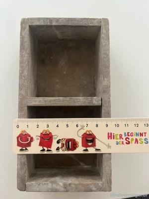 kleine zweigeteilte Box aus Holz Bild 2