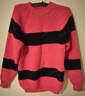 Handgestrickter Pullover, ungetragen