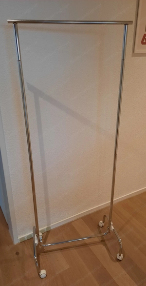 Garderobenständer auf Rollen