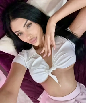 Hallo Ich bin Denisa new here brunette Bild 2