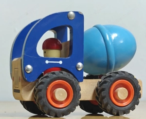 Tolle Holzautos, ein Traum zum Spielen Bild 2