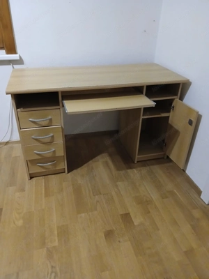 Praktischer Schreibtisch in Holzoptik - guter Zustand Bild 2