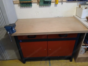 Stabile Werkbank mit Schraubstock - sehr guter Zustand Bild 2