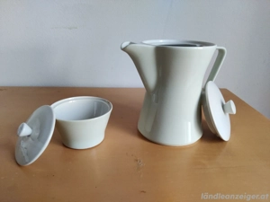 Lilienporzellan Kaffeekanne und Zuckerdose (Austria)