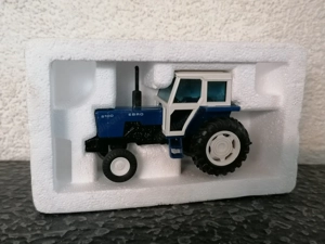 Tractor 6100 EBRO. Compact, 1:32 Bild 5