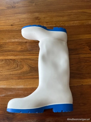 Weiße Gummistiefel