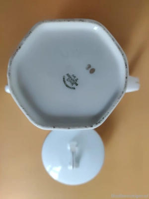 Antike Kaffeekanne aus Porzellan Bild 3