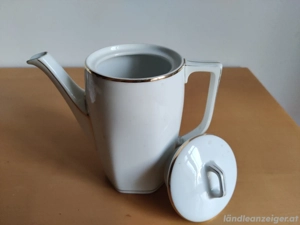 Antike Kaffeekanne aus Porzellan