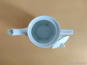 Antike Kaffeekanne aus Porzellan Bild 2