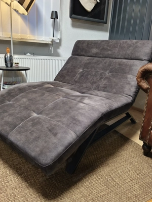 Feine Relaxliege mit elektrischer Rücken- und Fußteilverstellung