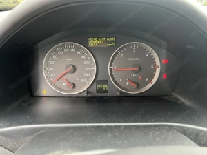 Volvo S40 2,0 D Momentum Bild 9