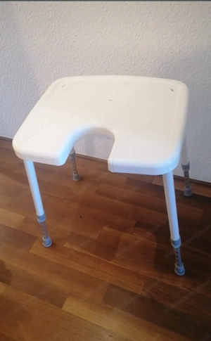 Dusch - Sitzhocker neuwertig, 6 fach höhenverstellbar in weiss 