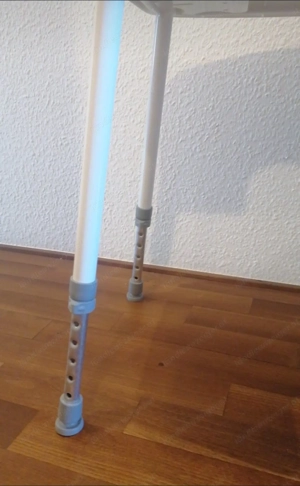 Dusch - Sitzhocker neuwertig, 6 fach höhenverstellbar in weiss  Bild 3