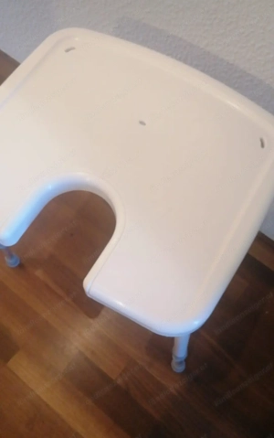Dusch - Sitzhocker neuwertig, 6 fach höhenverstellbar in weiss  Bild 2
