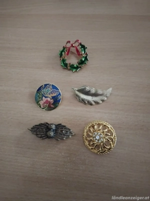 Verschiedene Broschen