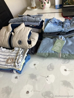 Großes Paket Kleinkinderbekleidung