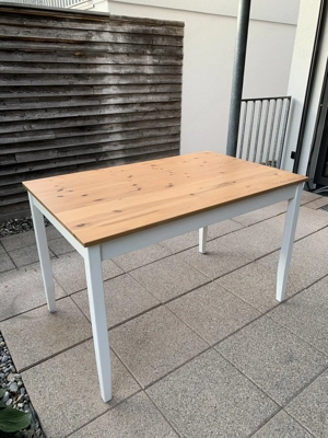 Verkauf Ikea-Tisch 118x73,5x75 (LxBxH) mit Holzplatte und weißem Untergestell