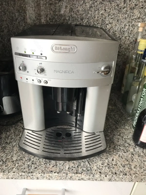 De'Longhi Magnifica ESAM 3200.S Kaffemaschine für Espresso + Kaffee funktioniert Bild 2