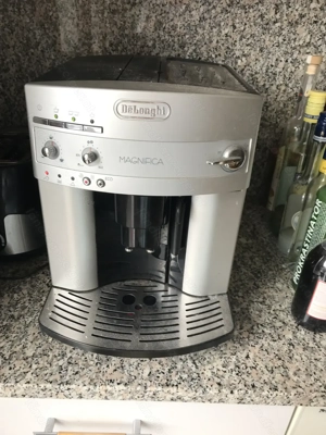 De'Longhi Magnifica ESAM 3200.S Kaffemaschine für Espresso + Kaffee funktioniert Bild 3
