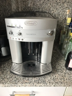 De'Longhi Magnifica ESAM 3200.S Kaffemaschine für Espresso + Kaffee funktioniert