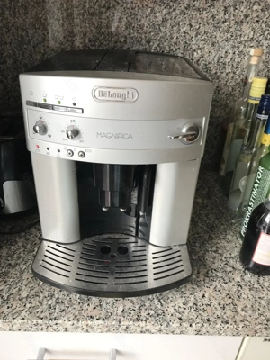 De'Longhi Magnifica ESAM 3200.S Kaffemaschine für Espresso + Kaffee funktioniert Bild 4