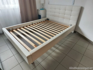 Bettgestell 140x200 ohne Matratze mit Nachtkästle