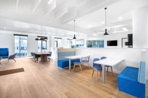 Anregendes Umfeld für neue Ideen und produktives Arbeiten in Regus Messecarree Bild 2