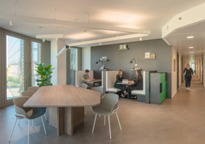 Auf Ihre Wünsche zugeschnittene Arbeitsplätze bieten wir Ihnen in Regus Icon Tower