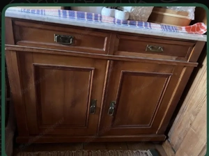 Alte Möbel (Kästen, Tisch, Sofa) Bild 2