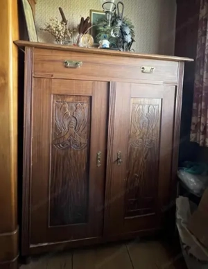 Alte Möbel (Kästen, Tisch, Sofa) Bild 4