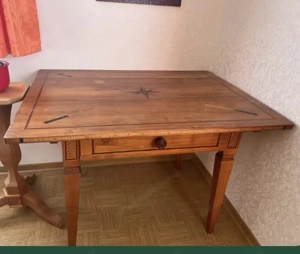 Alte Möbel (Kästen, Tisch, Sofa) Bild 5