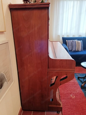 Schönes Klavier in sehr gutem Zustand Bild 3