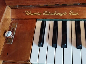 Schönes Klavier in sehr gutem Zustand Bild 2