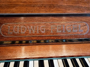 Schönes Klavier in sehr gutem Zustand Bild 4