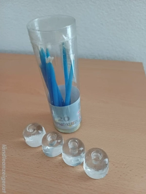 Kerzenhalter mit Kerzen 