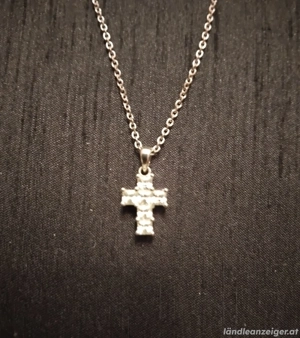 Silberkette mit Kreuz