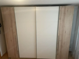 Kleiderschrank 