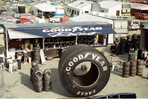 Original Formel 1 Reifen - hinten GOODYEAR aus 80 90er Jahren - Ein Blickfang Bild 2