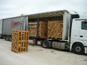 Kostenlose Lieferung nach Hause. Das Holz ist trocken und seit über zwei Jahren in unserem Lager.
