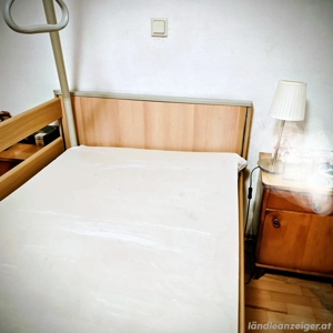 Elektrisches Pflegebett  Bild 3