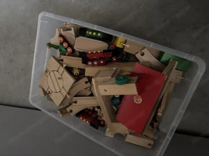 BRIO Holzeisenbahn mit Loks Bild 5