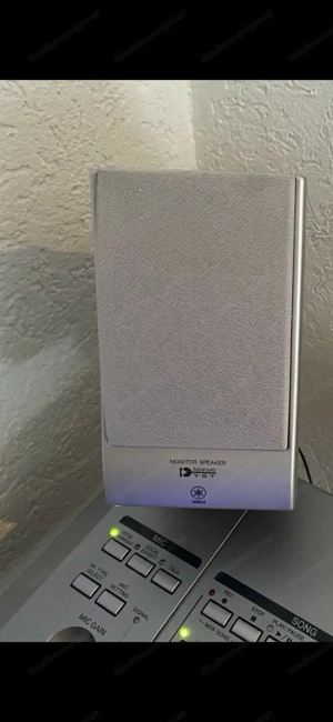 Yamaha Tyros 5, Boxen und original Ständer Bild 4