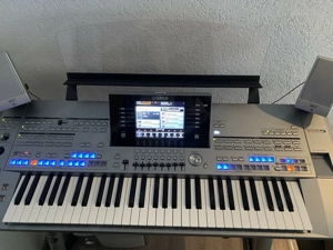 Yamaha Tyros 5, Boxen und original Ständer Bild 5