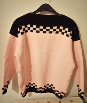 Handgestrickter Pullover, ungetragen