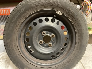 Winterreifen wie Neu, nur 2 Monate damit gefahren! Bild 3